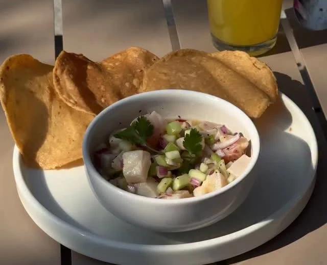 Tiradito de róbalo y maracuyá